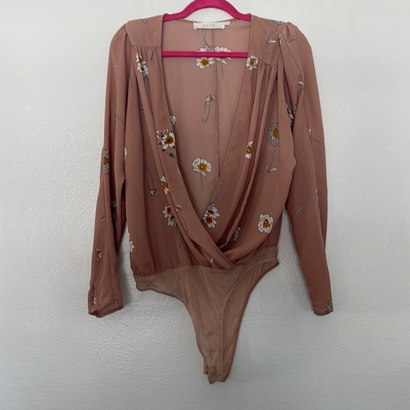 ASTR the Label Pink Blush Floral Wrap Long-Sleeve Bodysuit Blouse - Picture 1 of 9